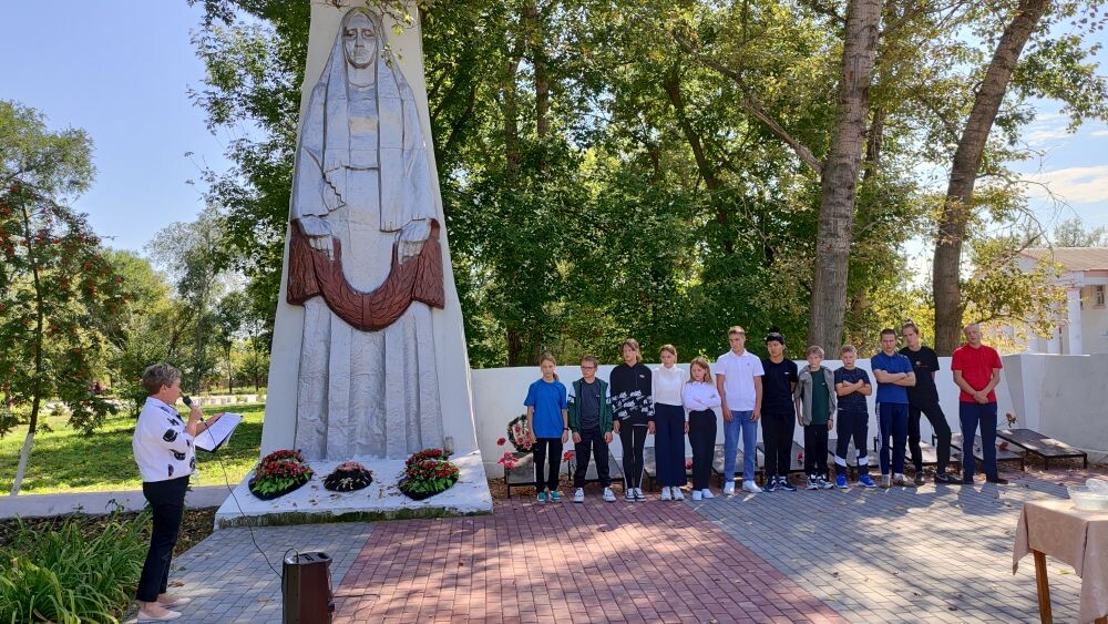 «Мы будем вечно помнить вас, чьи жизни рано оборвались».
